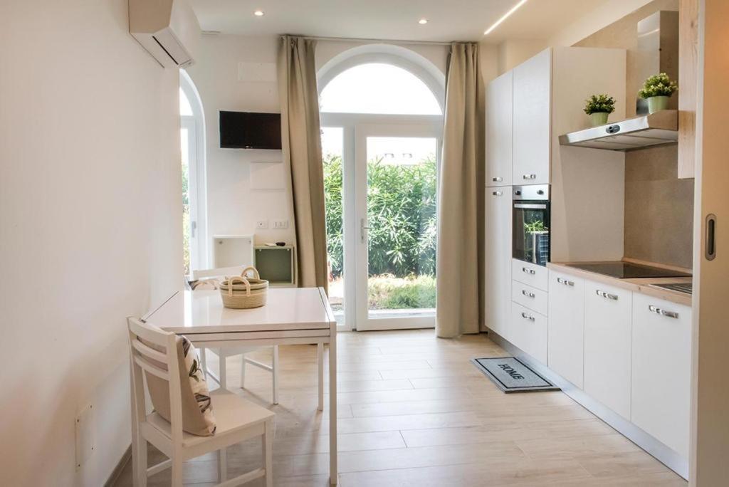 P010 - Porto Recanati, Nuovo Monolocale Fronte Mare エクステリア 写真